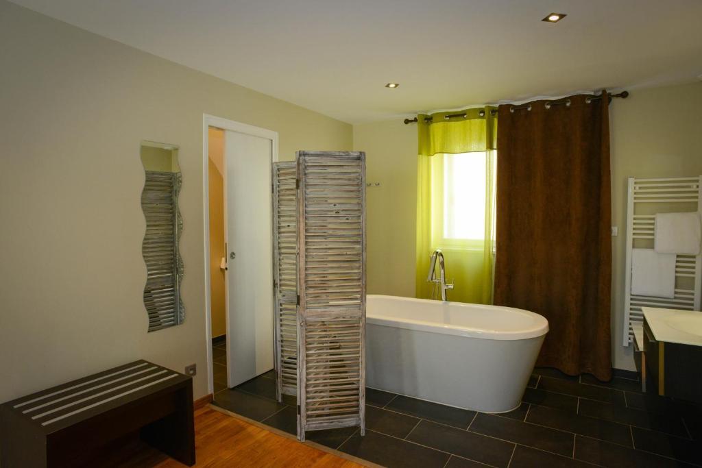 Logis Hotel Restaurant L'Auberge Normande Carentan Exterior photo